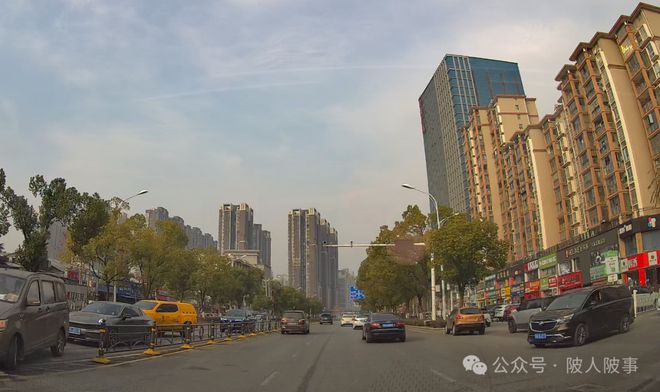 对比下隔壁东西湖黄陂的巨龙大道非改不可不