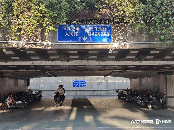 “显眼包”路牌上岗佛山城门头下沉广场告别“荡失路”(图4)