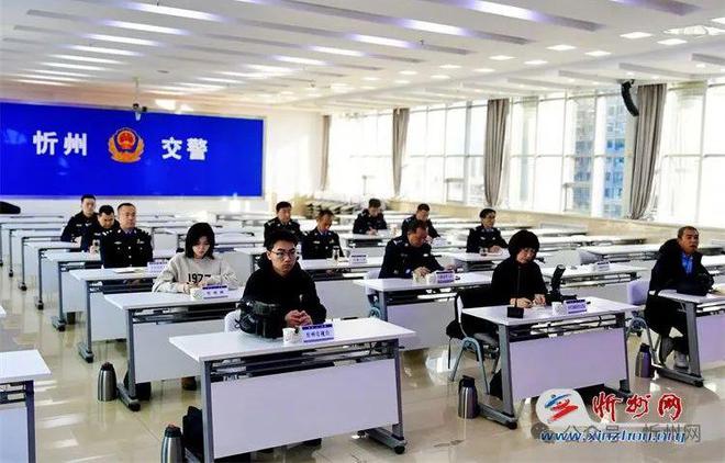 忻州市公安局交警支队召开春运工作新闻通气会(图2)