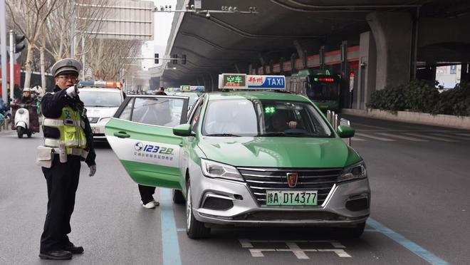 郑州交警五支队对河南省博物院周边交通秩序治理得到提升(图4)