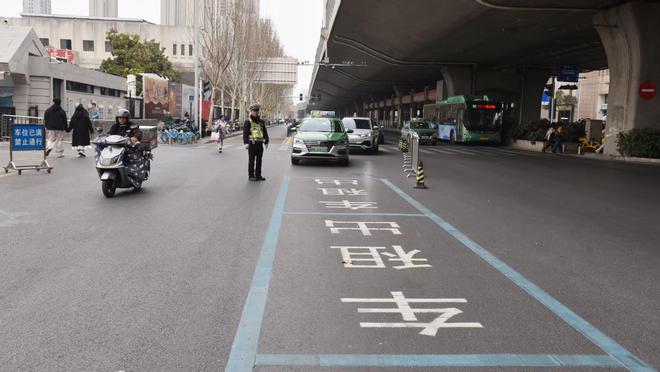 郑州交警五支队对河南省博物院周边交通秩序治理得到提升(图5)