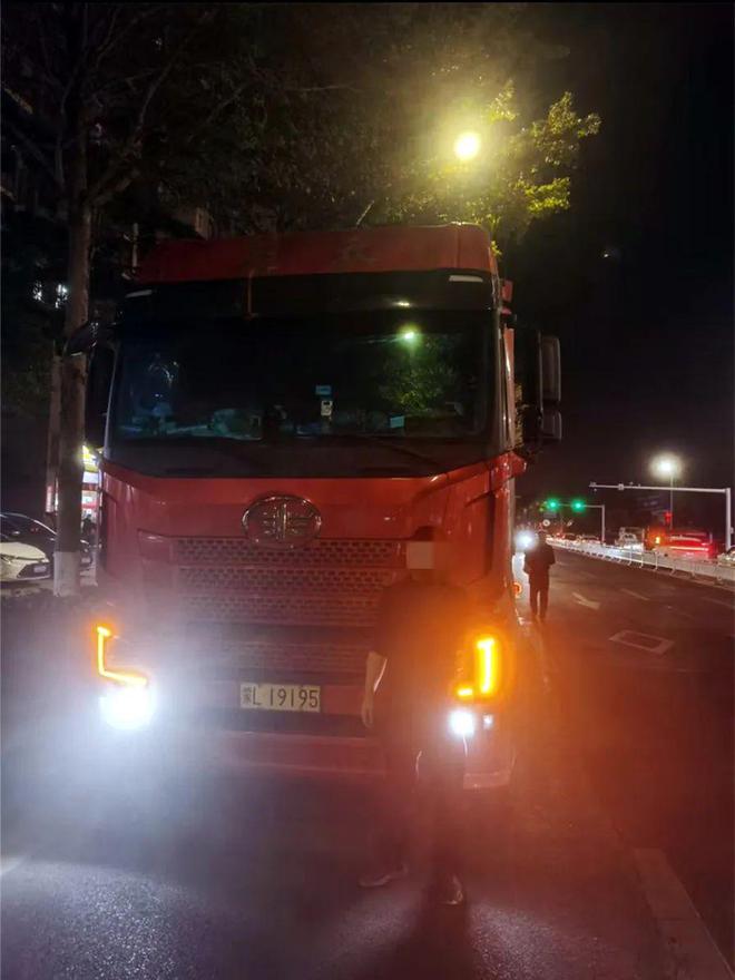 曝光！梅州这些大货车闯禁行！(图2)
