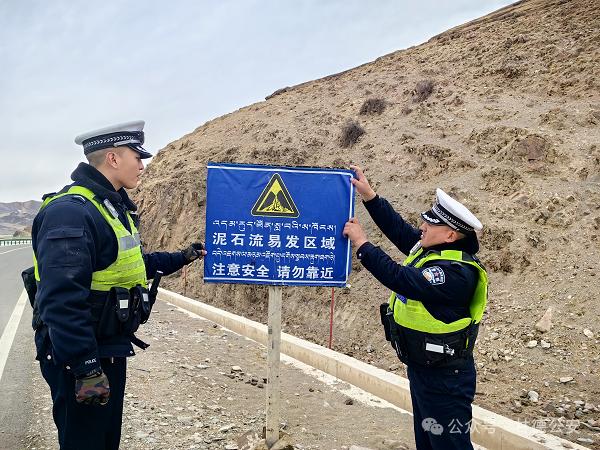 平安春运修复标识标牌保障春运回家路(图2)