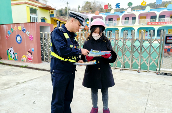 岳西县青天乡中心幼儿园开展交通安全宣传教育活动(图2)