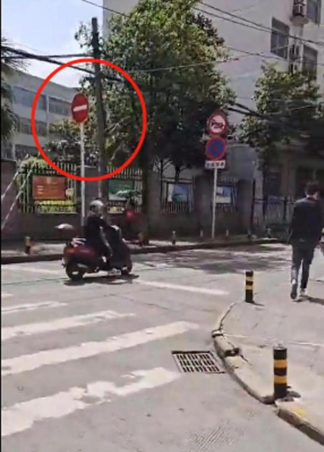 马路上又出“新型标线交警：车主相互转告(图5)