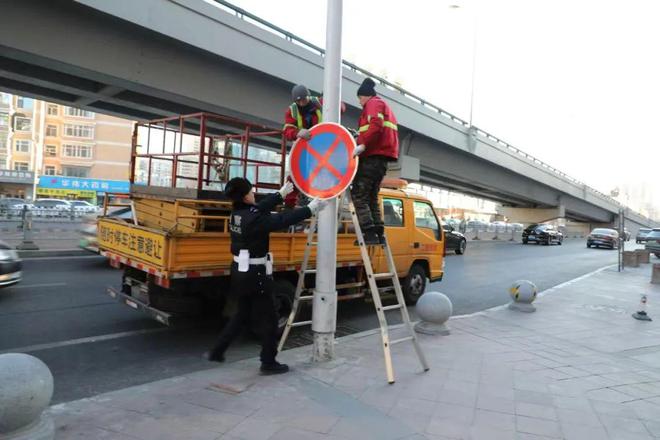 动态伸缩换新标志丨冰城交警升级交通设施擦亮城市“安全底色”(图4)