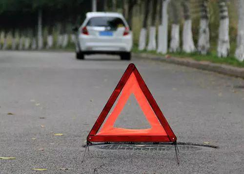 高速公路行车安全知识：牢记“九字警句”预防高速二次事故(图2)