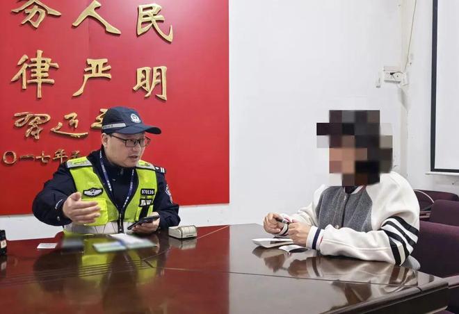 广西：傻眼！一辆汽车在高速上逆行司机还说