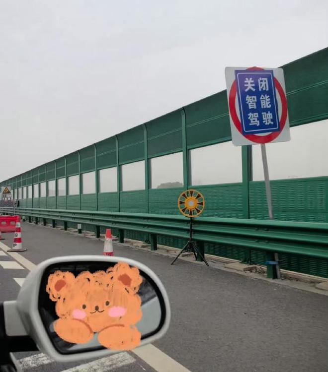 多地高速立起“勿用智驾”警示牌：一场车祸引发的行业地震(图3)