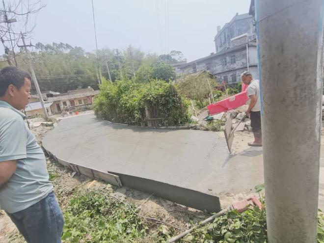 路霸！玉林一男子在村路建路障阻碍村民出行结果(图5)