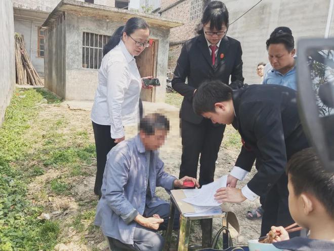 路霸！玉林一男子在村路建路障阻碍村民出行结果(图4)