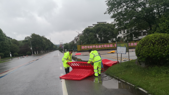 江西省鹰潭市交通执法支队全力守护假期公路安全(图3)