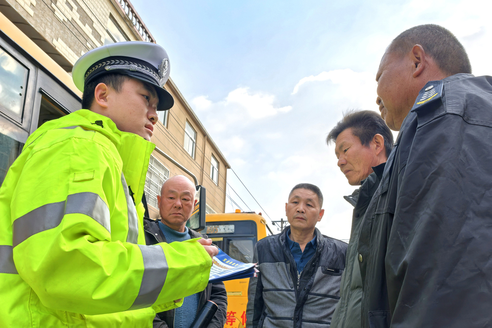 拧紧校车“安全阀”守护平安“上学路”(图3)