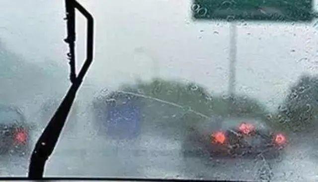 今日说交安丨超员和雨雾天气交通安全提示