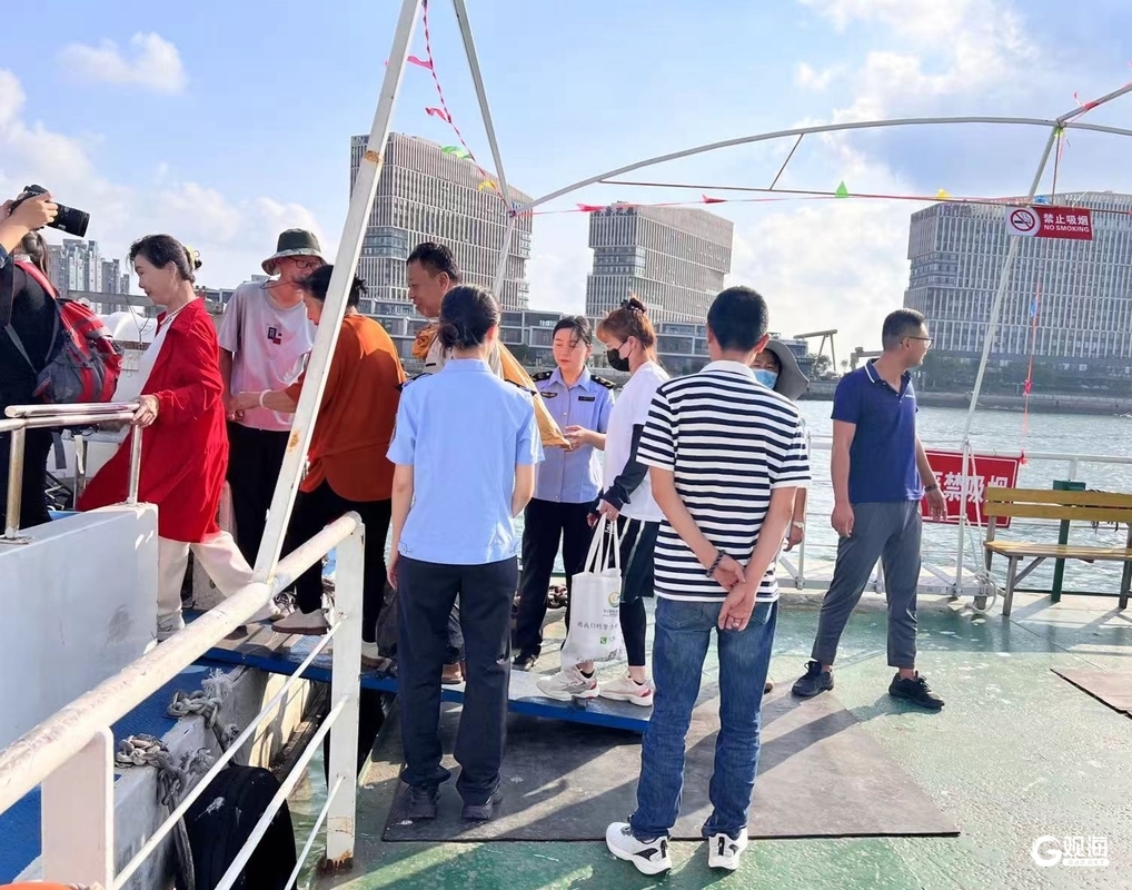 西海岸新区交通人坚守岗位保障端午假期群众便捷出行(图3)