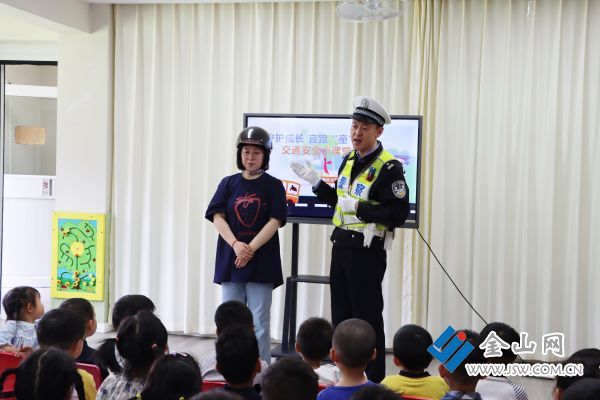 守护成长、宜路“童”行经开区交警走进幼儿园宣传交通安全(图4)