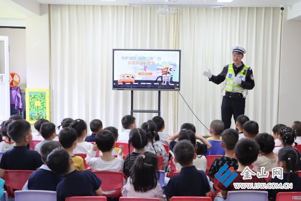 守护成长、宜路“童”行经开区交警走进幼儿园宣传交通安全(图3)