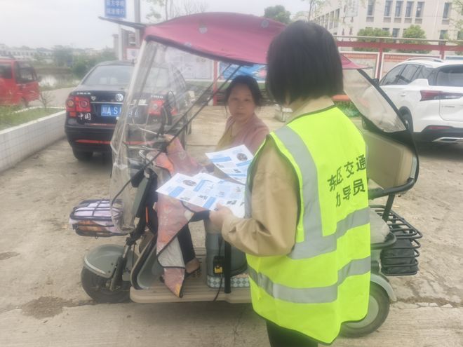 壮溪镇扎实推进道路交通安全工作(图1)