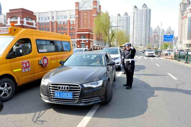 哈尔滨司机校园周边停车要注意(图4)