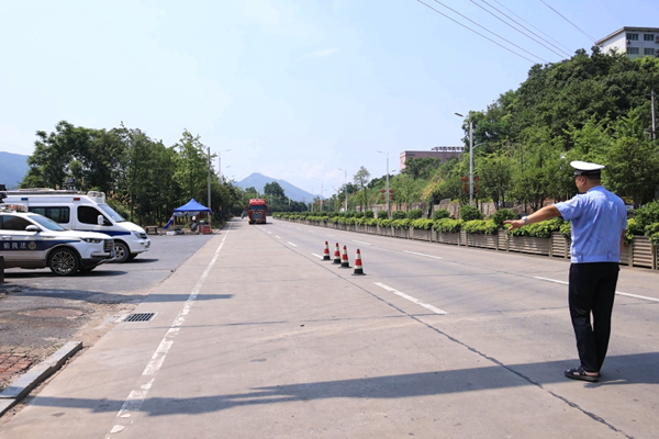 双牌开展路警联合整治行动筑牢夏季道路交通安全防线(图2)