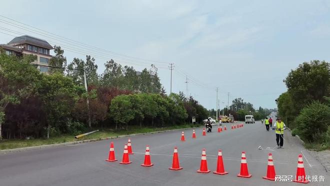 新密：社区路口焕新颜(图1)