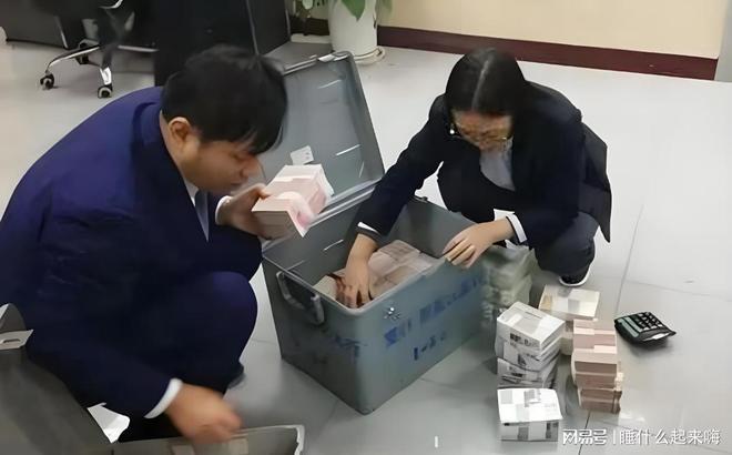 他逃亡16年靠赃款娶4个漂亮老婆生12个娃被捕时身家有几个亿(图7)