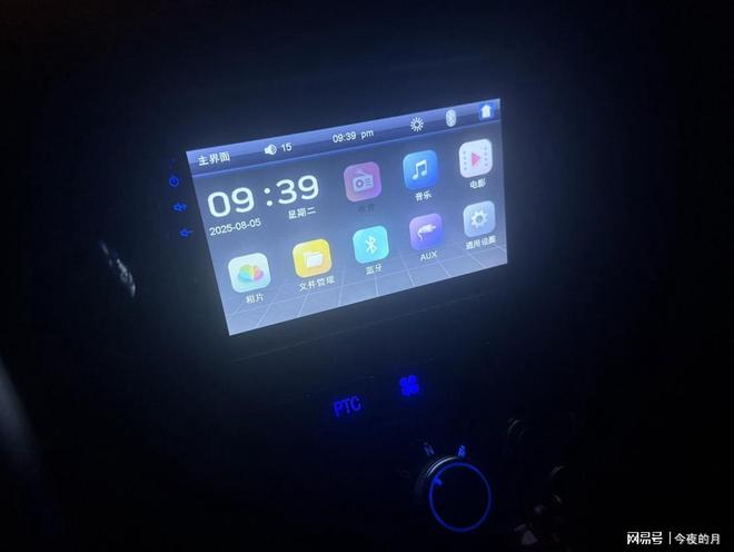 找人脸：图中除了天鹅和荷花还隐藏好多张人