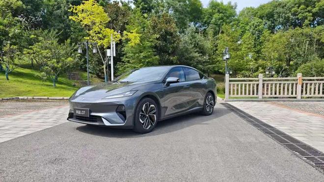 标配乾崑智驾ADSSE舒适升级2026款深蓝L07售1359万起(图2)