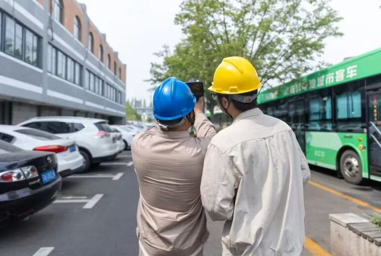 高考第二天考点外的“静默”是最响亮的助威(图5)