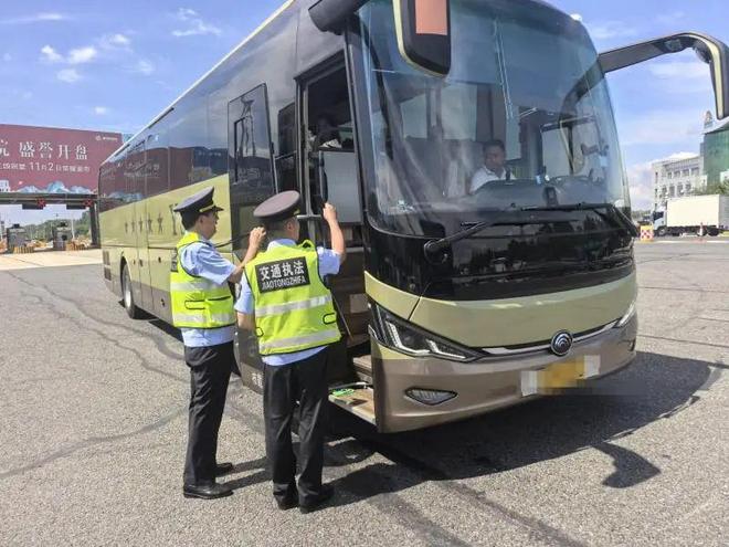 威海市交通运输综合执法支队联合开展道路旅客运输市场联合执法统一行动(图3)