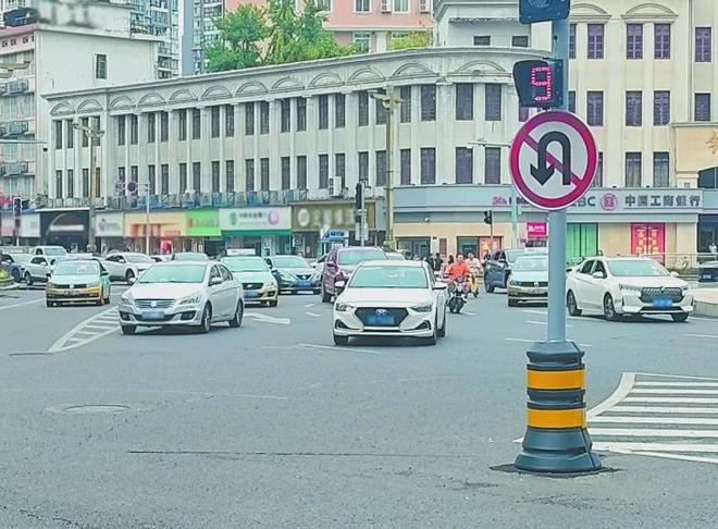 隔离柱变身“智能灯岗”人车通行更有秩序(图2)