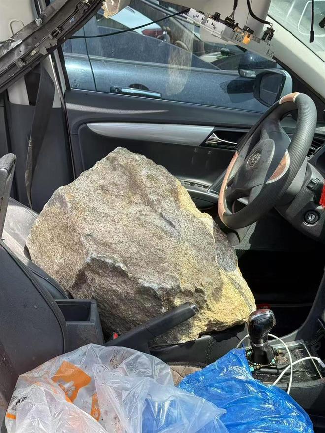 洛阳落石砸车致司机死亡案即将一审开庭栾川县多部门成被告家属索赔百余万元(图2)