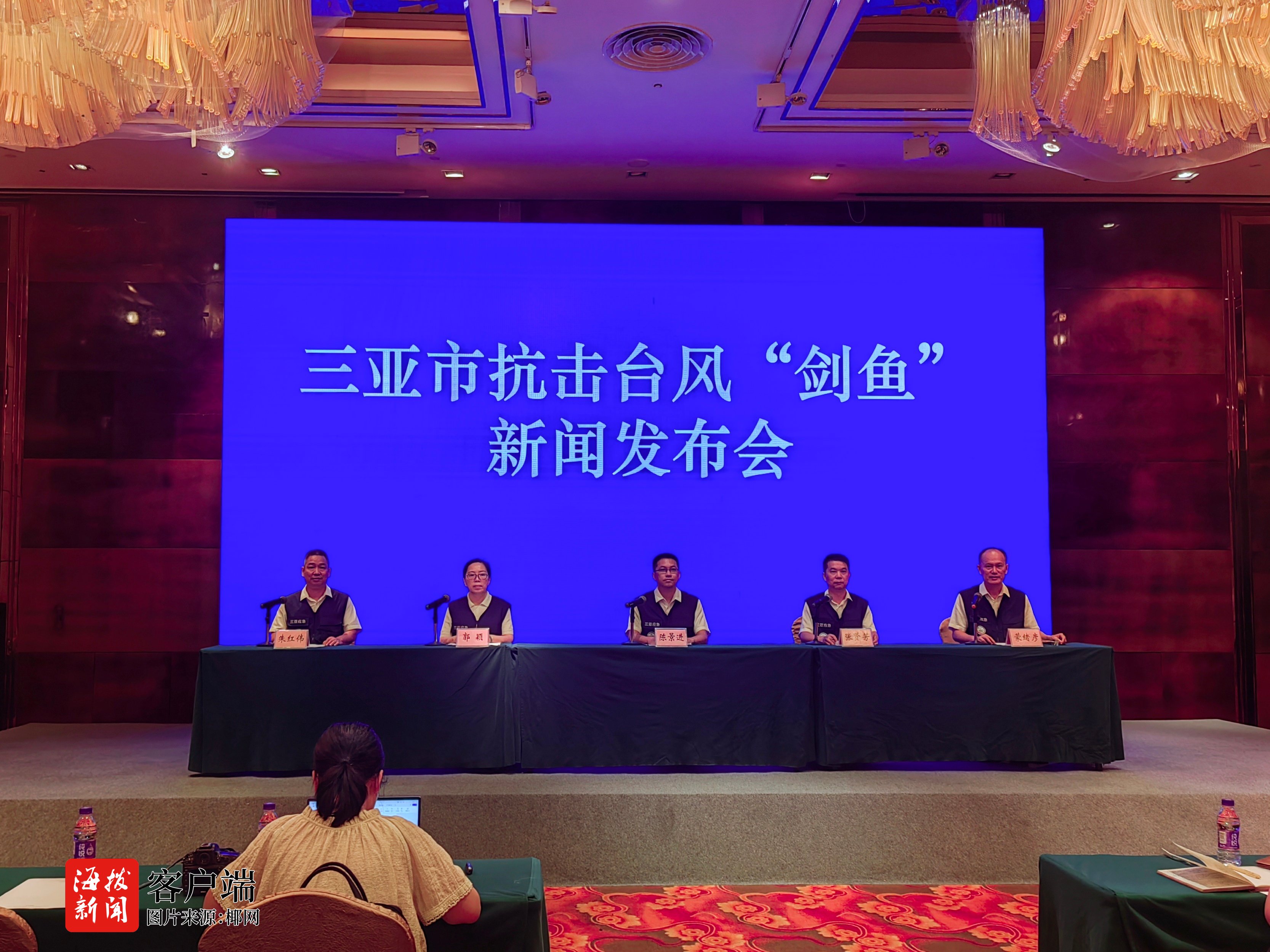 三亚加快开展灾后恢复重建组织近5000人