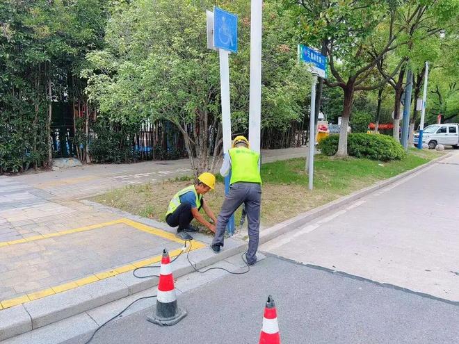 优化城市公共空间全面整治标识标牌