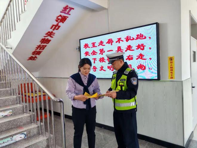 牢安全防线护航平安成长——呼中区交通管理