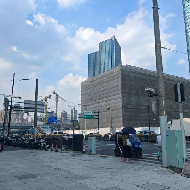 “群众的事不能卡在这里！”看TA们如何扫清“路障”为民“兜底”→(图5)