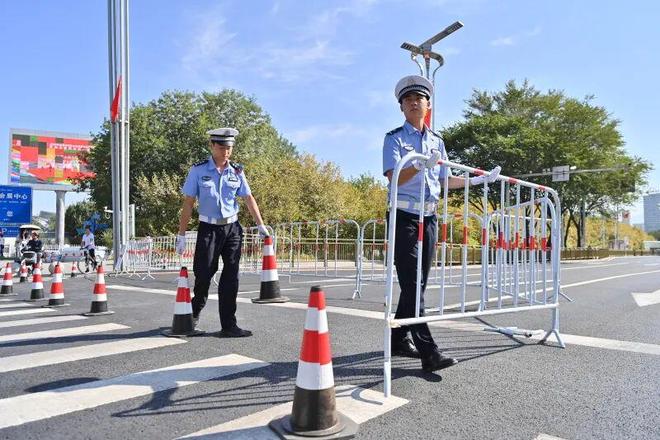 【一线万人开跑乌鲁木齐公安全力护航马拉松(图2)