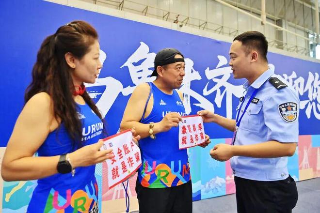 【一线万人开跑乌鲁木齐公安全力护航马拉松