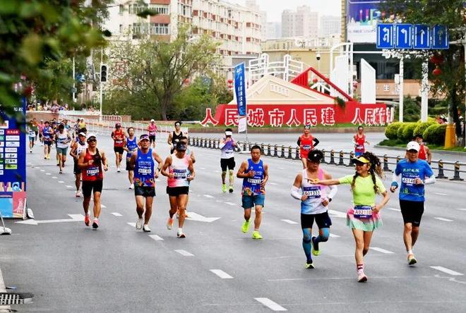 【一线万人开跑乌鲁木齐公安全力护航马拉松(图6)