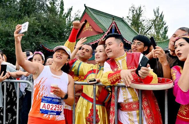 【一线万人开跑乌鲁木齐公安全力护航马拉松(图7)