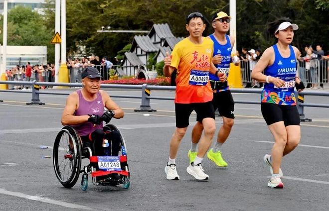 【一线万人开跑乌鲁木齐公安全力护航马拉松(图9)