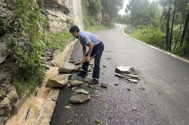 “汛”速行动!广元公安破雨前行筑牢安全屏障(图3)