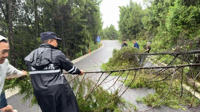 “汛”速行动!广元公安破雨前行筑牢安全屏障(图4)