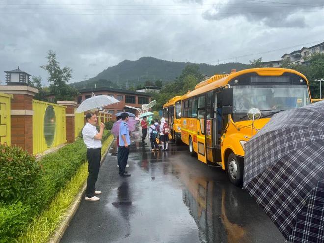 “汛”速行动!广元公安破雨前行筑牢安全屏障(图2)