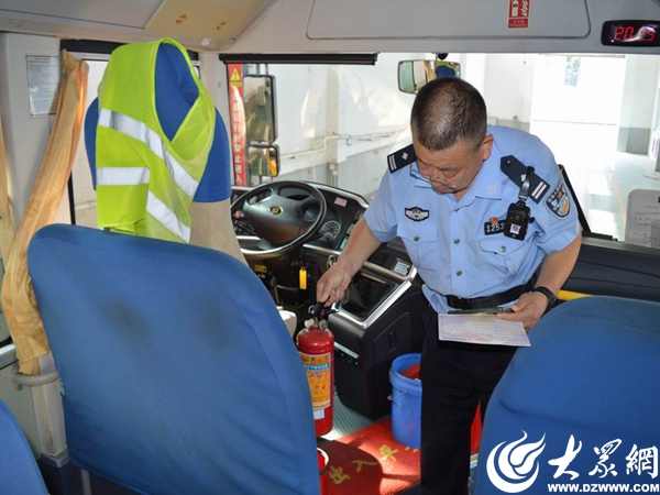 招远交管大队车驾管中队开启“绿色通道”加