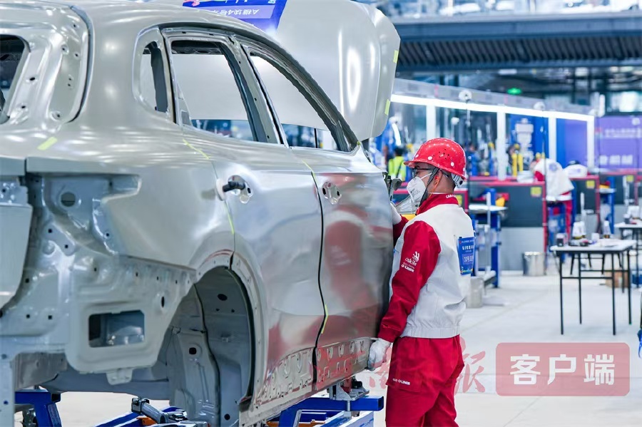 河南日报头版重磅报道｜郑州航空港：办好一场赛、提升一座城用“技能之光”照亮崛起之路(图5)