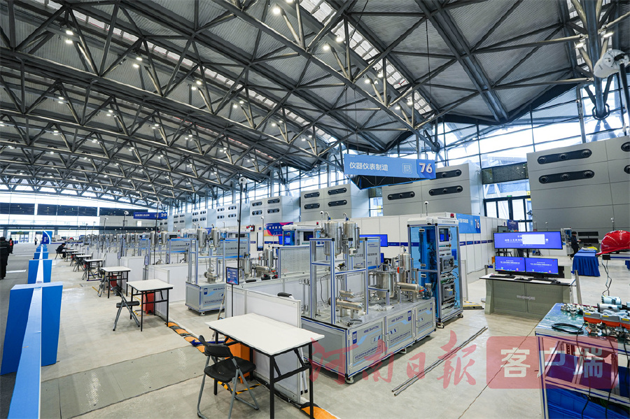 河南日报头版重磅报道｜郑州航空港：办好一场赛、提升一座城用“技能之光”照亮崛起之路(图10)