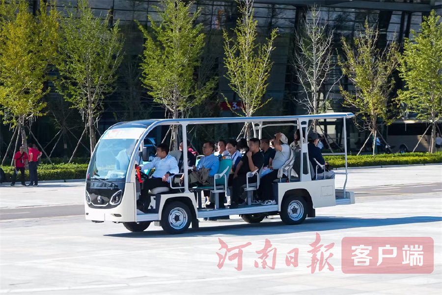 河南日报头版重磅报道｜郑州航空港：办好一场赛、提升一座城用“技能之光”照亮崛起之路(图11)