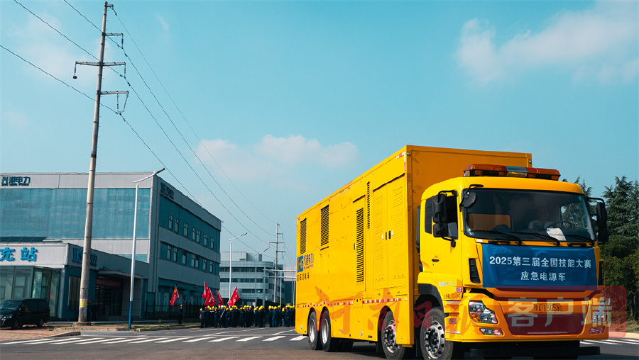 河南日报头版重磅报道｜郑州航空港：办好一场赛、提升一座城用“技能之光”照亮崛起之路(图13)