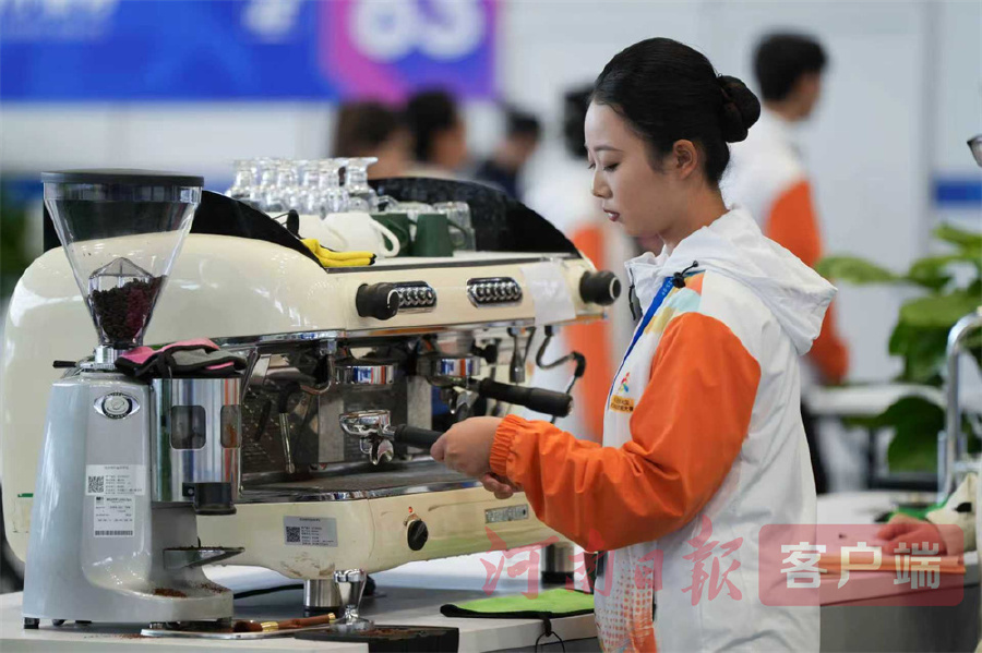 河南日报头版重磅报道｜郑州航空港：办好一场赛、提升一座城用“技能之光”照亮崛起之路(图18)